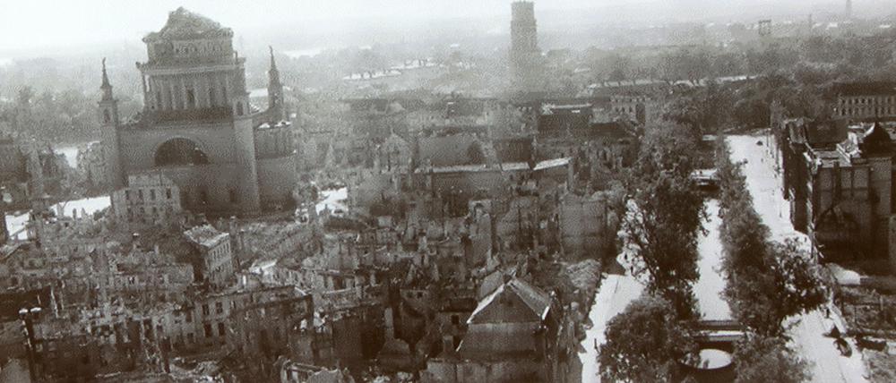 Ein Luftbild der Royal Air Force der Potsdamer Innenstadt vom August 1945.