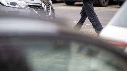Besonders in Metropolen gingen die Menschen zuletzt häufiger zu Fuß und ließen das Auto öfter stehen. (Symbolbild)