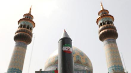 Attrappe einer iranischen Rakete in Teheran (Symbolbild).