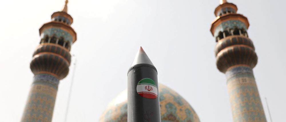 Attrappe einer iranischen Rakete in Teheran (Symbolbild).