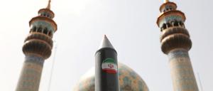 Attrappe einer iranischen Rakete in Teheran (Symbolbild).