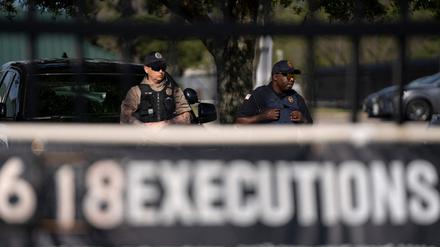 Sicherheitsbeamte vor dem Gefängnis in Columbia im US-Bundesstaat South Carolina.