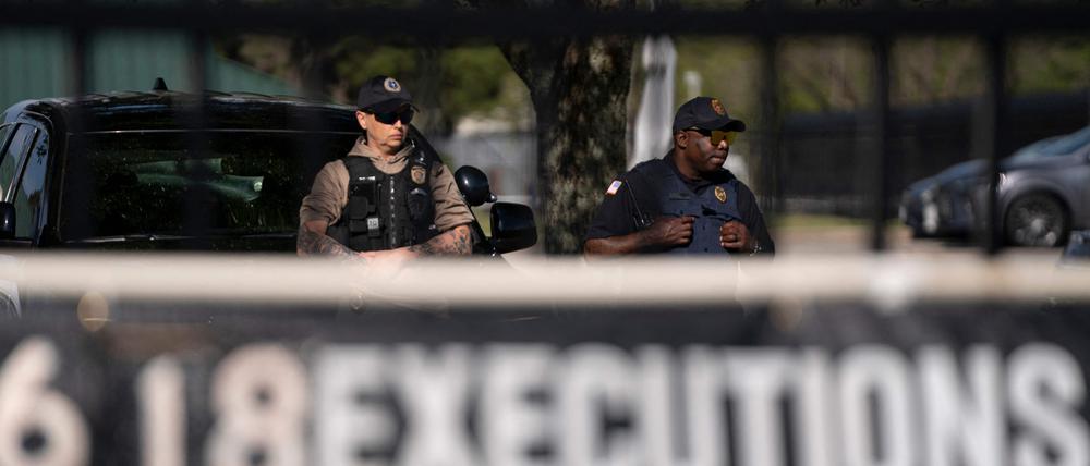 Sicherheitsbeamte vor dem Gefängnis in Columbia im US-Bundesstaat South Carolina.
