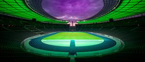 HANDOUT - Geheimnisvolles Rund: Zur Lichterlebnis-Tour wird das Berliner Olympiastadion in besondere Farben gehüllt. (zu dpa: «Tiefe Einblicke, tolle Ausblicke: 7 besondere Stadion-Touren») Foto: Reiher & Seidel/Olympiastadion Berlin/dpa-tmn - ACHTUNG: Nur zur redaktionellen Verwendung im Zusammenhang mit dem genannten Text und nur bei vollständiger Nennung des vorstehenden Credits - Honorarfrei nur für Bezieher des dpa-Themendienstes +++ dpa-Themendienst +++