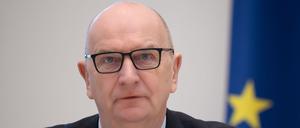 Brandenburgs Ministerpräsident Dietmar Woidke (SPD) hält die geplante zusätzliche Unterrichtsstunde für Lehrer für richtig. (Archivbild)