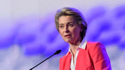 European Commission President Ursula von der Leyen addresses a press conference after a visit to oversee the production of the Pfizer-BioNtech COVID-19 vaccine at the factory of U.S. pharmaceutical company Pfizer in Puurs, Belgium April 23, 2021. John Thys /Pool via REUTERS