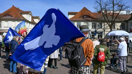 In Potsdam wurde bei einem Ostermarsch für Frieden demonstriert.