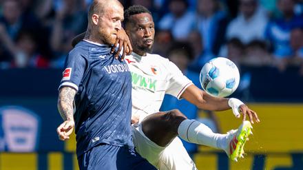 Bochum und Augsburg lieferten sich zahlreiche enge Zweikämpfe.