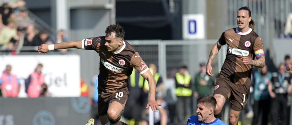 Danel Sinani (li.) erzielte den zwischenzeitlichen Ausgleichstreffer für St. Pauli.