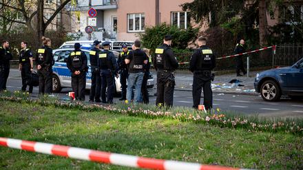 Auf der Schloßstraße in Charlottenburg stoppte die Polizei den Messerangreifer aus der U-Bahn – und schoss ihn nieder.