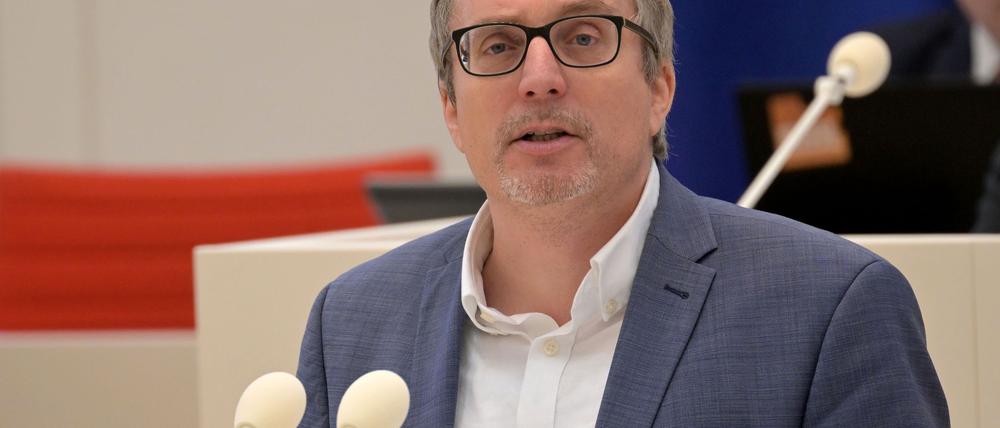 Brandenburgs SPD-Fraktionsvorsitzender Björn Lüttmann lehnt eine Besetzung der AfD im Kontrollgremium des Verfassungsschutzes ab. (Archivbild)