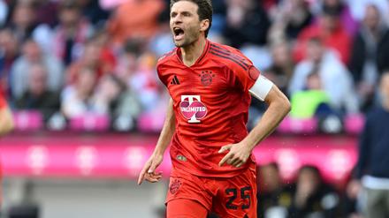 Thomas Müller führte die Bayern gegen Dortmund als Kapitän an. 