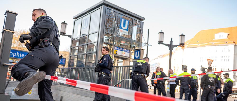 Im U-Bahnhof Sophie-Charlotte-Platz gab es am Samstag einen tödlichen Messerangriff.
