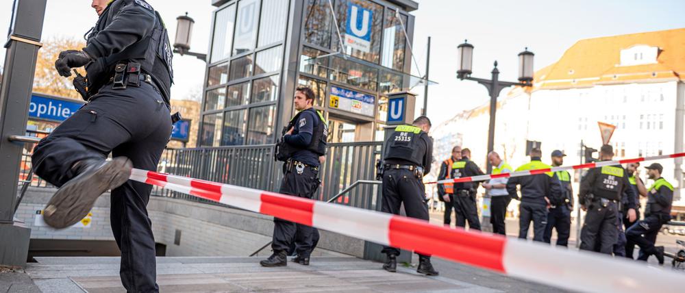 Die Polizei war mit vielen Einsatzkräften vor Ort in Berlin-Charlottenburg.