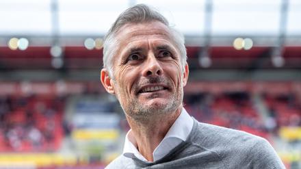Viel wird über die Zukunft von Schalke-Trainer Kees van Wonderen diskutiert.