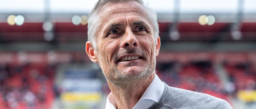 Viel wird über die Zukunft von Schalke-Trainer Kees van Wonderen diskutiert.