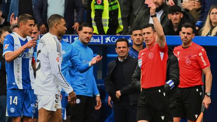 Trotz Rot für Mbappé siegte Real 1:0 in der spanischen Liga.