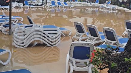 Ein Blick auf den überfluteten Apartmentkomplex El Trebol in Costa Teguise auf der Insel Lanzarote am Samstag, den 12. April 2025.