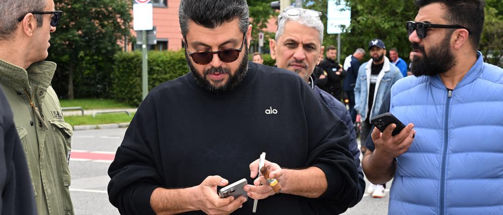 Hasan Ismaik (M) will nur noch Fan des TSV 1860 sein und seine Anteile am Club verkaufen.