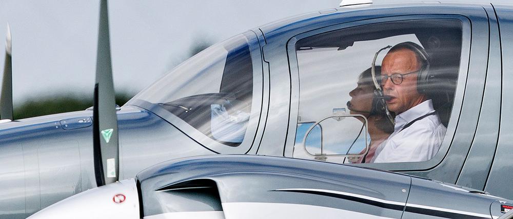 CDU-Chef Merz hat seinen Pilotenschein gerade um ein Jahr verlängert. (Archivfoto). 