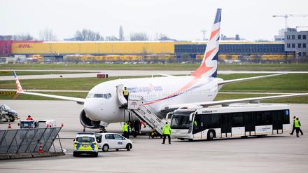 Ende März kamen 174 Afghaninnen und Afghanen mit einem Charterflug in Hannover an. (Archivfoto)