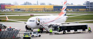 Ende März kamen 174 Afghaninnen und Afghanen mit einem Charterflug in Hannover an. (Archivfoto)