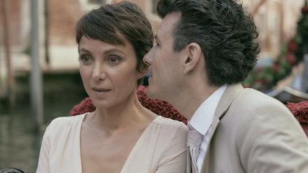 Judith (Julia Koschitz) verbringt romantische Stunden mit Hannes (Manuel Rubey) in Venedig .