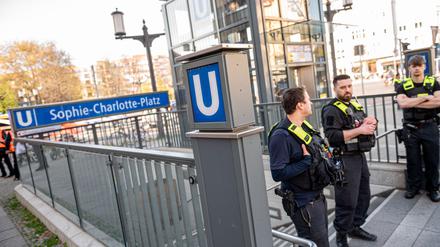 Nach dem Messerangriff in der U-Bahn wird über weitere Waffenverbotszonen diskutiert. (Archivbild) 
