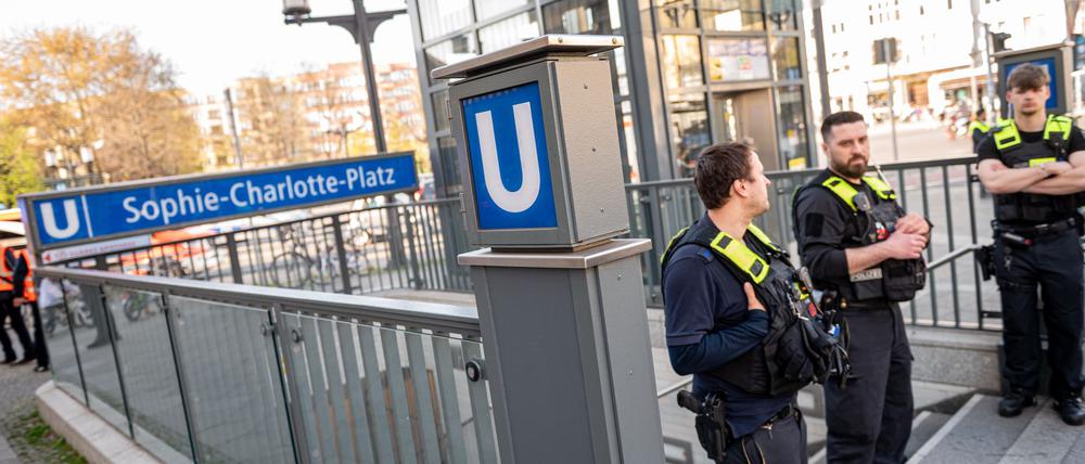 Nach dem Messerangriff in der U-Bahn wird über weitere Waffenverbotszonen diskutiert. (Archivbild)