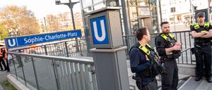 Nach dem Messerangriff in der U-Bahn wird über weitere Waffenverbotszonen diskutiert. (Archivbild) 