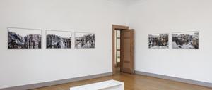 Christina Dimitriadis’ Ausstellung spielt auf ihre eigene Familiengeschichte an.