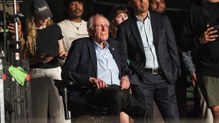 Bernie Sanders ist nach seiner Rede während des ersten Wochenendes des Coachella Valley Music and Arts Festival im Empire Polo Club zu sehen.