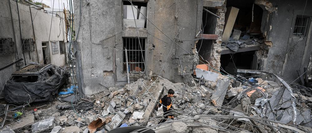Die Al-Ahli-Klinik in gaza-Stadt wurde bei einem israelischen Angriff stark beschädigt.