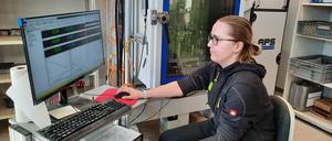 Vanessa R. (25) absolviert beim Asphalta Prüflabor in Berlin eine Ausbildung zur Baustoffprüferin.