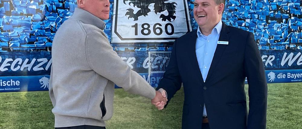 Robert Reisinger (l) spricht über die Notwendigkeit von Investoren im Profi-Fußball.