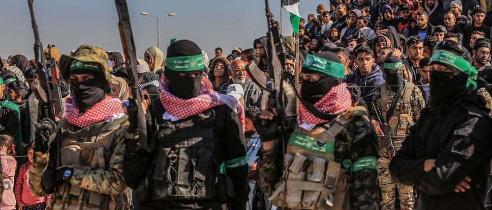 Die islamistische Hamas im Gazastreifen lehnt die israelische Forderung nach ihrer Entwaffnung strikt ab. (Archivbild)