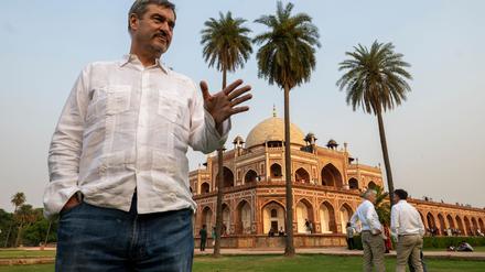 Im fernen Indien ist Söders Wandel sehr gut erkennbar - nach dem Ende der Koalitionsverhandlungen präsentiert sich der CSU-Chef als ein Politiker, der sich seiner neuen Rolle in der Bundesregierung sehr bewusst ist. 
