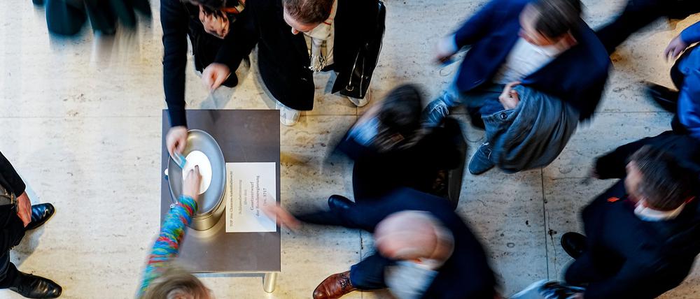 Am 2. Dezember 2022 stimmten die Abgeordneten im Bundestag über das Chancen-Aufenthaltsrecht ab. (Archivbild)