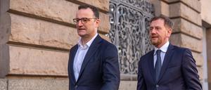 Jens Spahn, CDU-Vizevorsitzender (l), kommt mit Michael Kretschmer (CDU), Ministerpräsident von Sachsen, zur Fortsetzung der Koalitionsverhandlungen von Union und SPD.