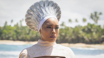 Königin Ramonda (Angela Bassett)