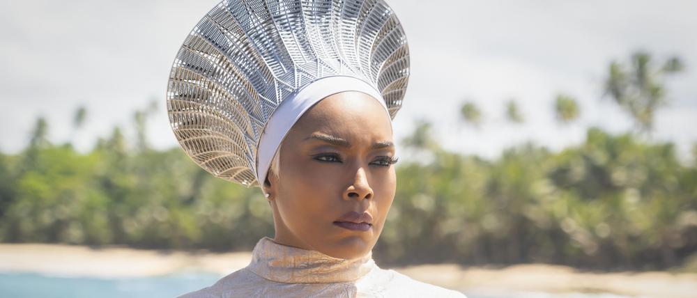 Königin Ramonda (Angela Bassett)