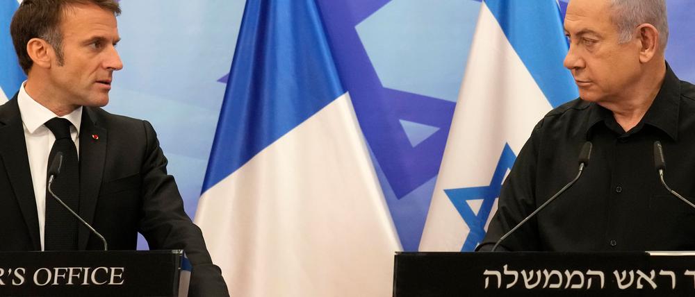 Teilen mit Blick auf einen palästinensischen Staat nicht die gleiche Meinung: der israelische Ministerpräsident Benjamin Netanjahu (r) und Frankreichs Präsident Emmanuel Macron. (Archivbild)