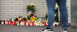 Nach dem Messerangriff in der U-Bahn wird auf dem U-Bahnhof Sophie-Charlotte-Platz an das Opfer erinnert. 