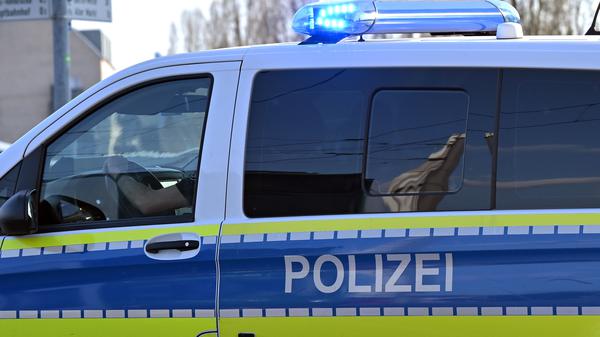 Die Polizei ermittelt gegen einen Raser.