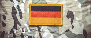 Deutschlandfahne auf Militärkleidung