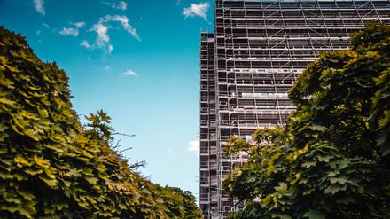 Jahrelang ein Abrisskandidat, nun ein Beispiel für die gelungene Sanierung eines DDR-Baus: das Haus der Statistik am Alexanderplatz. 
