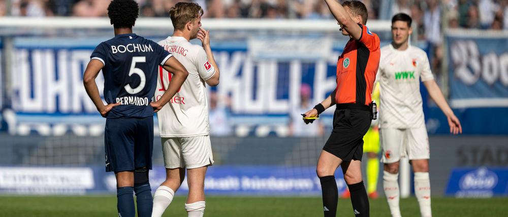 Zwei Spiele Sperre für den Augsburger Arne Maier.