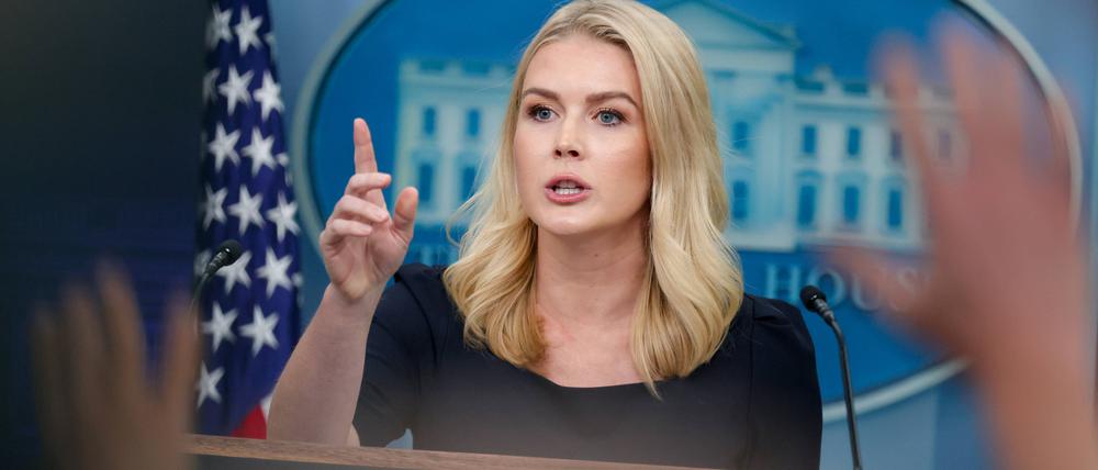 Die Pressesprecherin des Weißen Hauses, Karoline Leavitt, beantwortet Fragen von Reportern während eines Pressebriefings im James S. Brady Press Briefing Room im Weißen Haus in Washington, D.C. am 15. April 2025.