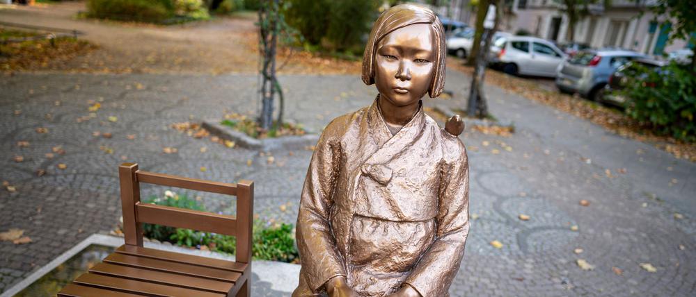 Die Bronzestatue in Moabit erinnert an die Opfer sexueller Gewalt im Pazifikkrieg (Archivbild).