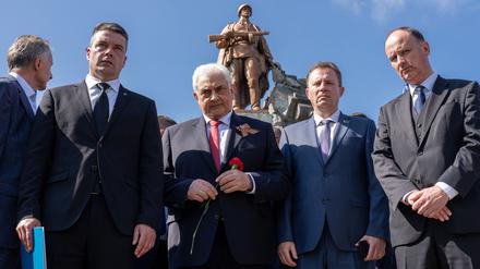 Der russische Botschafter in Deutschland, Sergej Netschajew, nimmt an einem Gedenken an die Schlacht auf den Seelower Höhen teil.